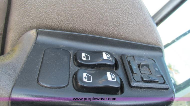 image for item L5266 2001 Peterbilt 387 semi truck