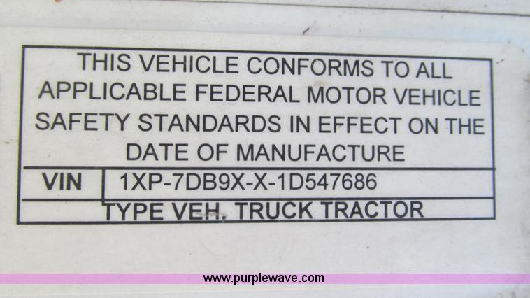 image for item L5266 2001 Peterbilt 387 semi truck