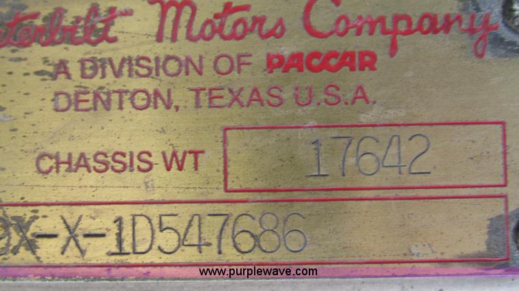 image for item L5266 2001 Peterbilt 387 semi truck