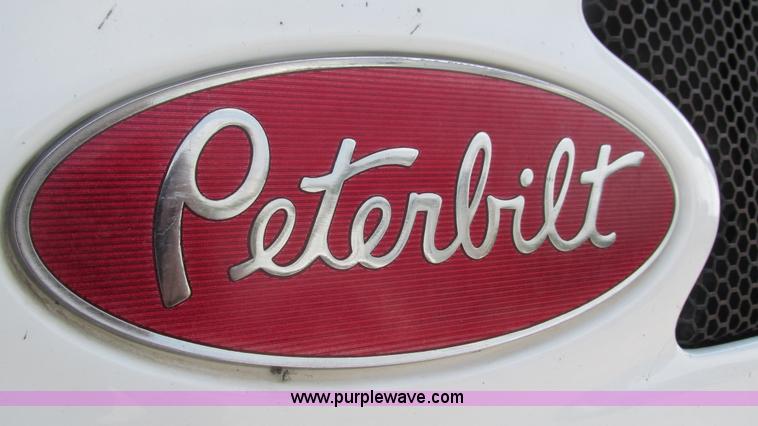 image for item L5266 2001 Peterbilt 387 semi truck