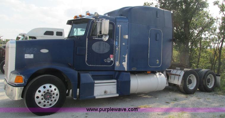 image for item L5267 1999 Peterbilt 377 semi truck