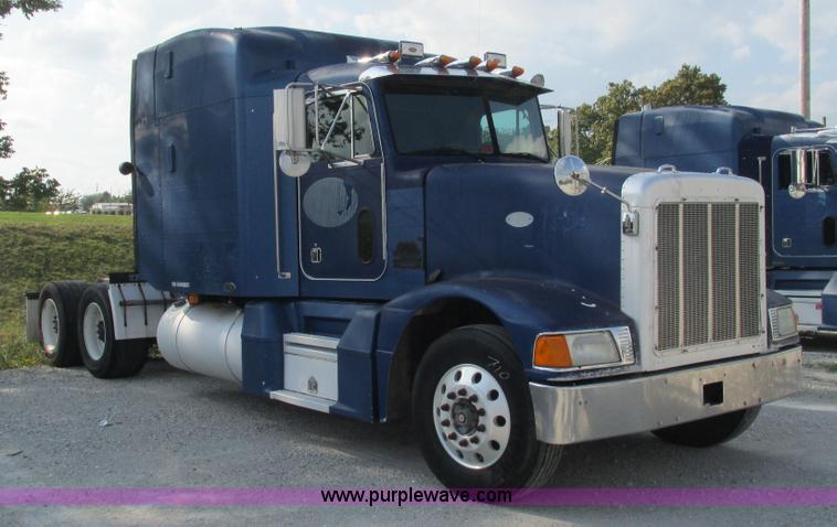image for item L5267 1999 Peterbilt 377 semi truck
