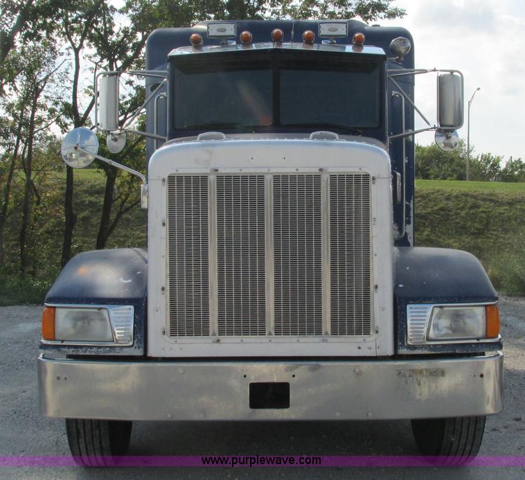 image for item L5267 1999 Peterbilt 377 semi truck