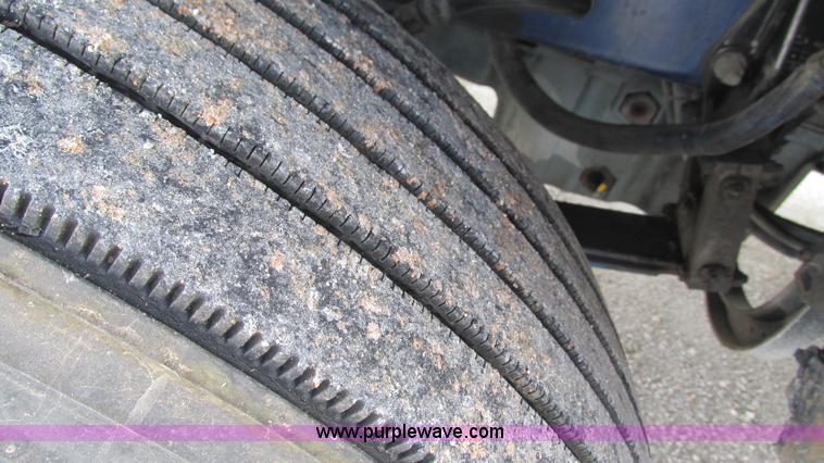 image for item L5267 1999 Peterbilt 377 semi truck