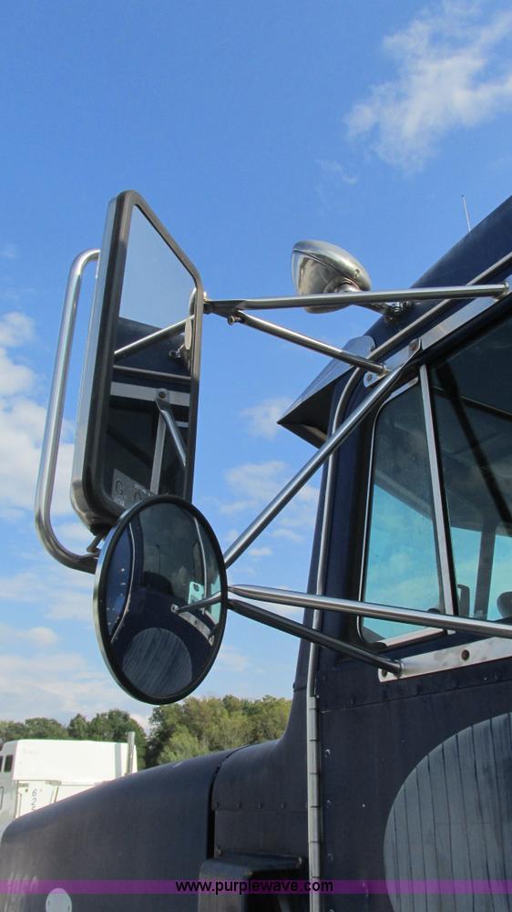 image for item L5267 1999 Peterbilt 377 semi truck