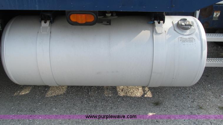 image for item L5267 1999 Peterbilt 377 semi truck