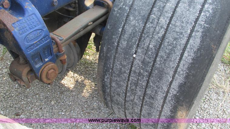 image for item L5267 1999 Peterbilt 377 semi truck