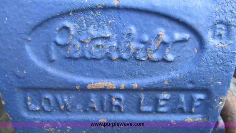 image for item L5267 1999 Peterbilt 377 semi truck