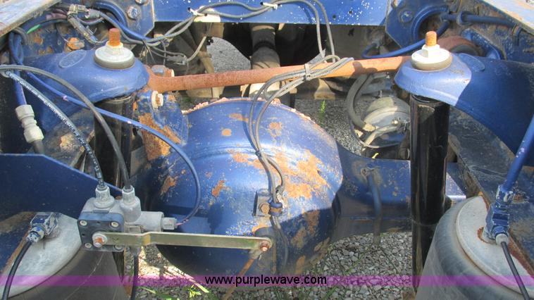 image for item L5267 1999 Peterbilt 377 semi truck