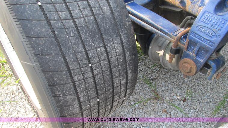 image for item L5267 1999 Peterbilt 377 semi truck