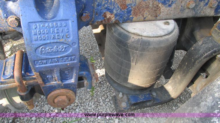image for item L5267 1999 Peterbilt 377 semi truck