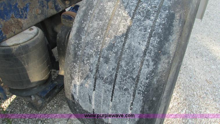 image for item L5267 1999 Peterbilt 377 semi truck