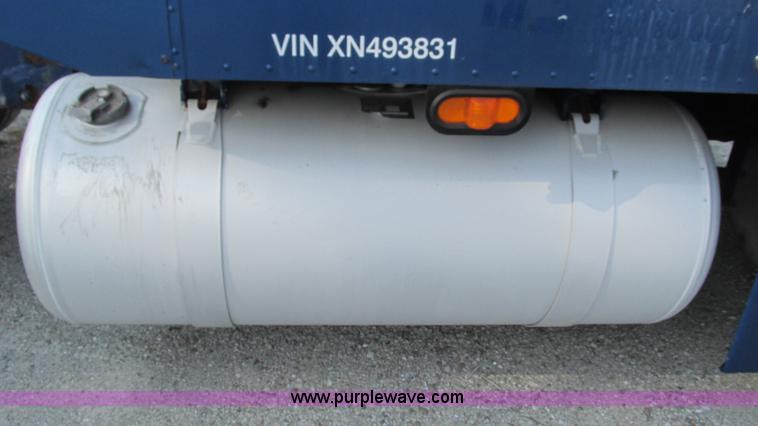 image for item L5267 1999 Peterbilt 377 semi truck