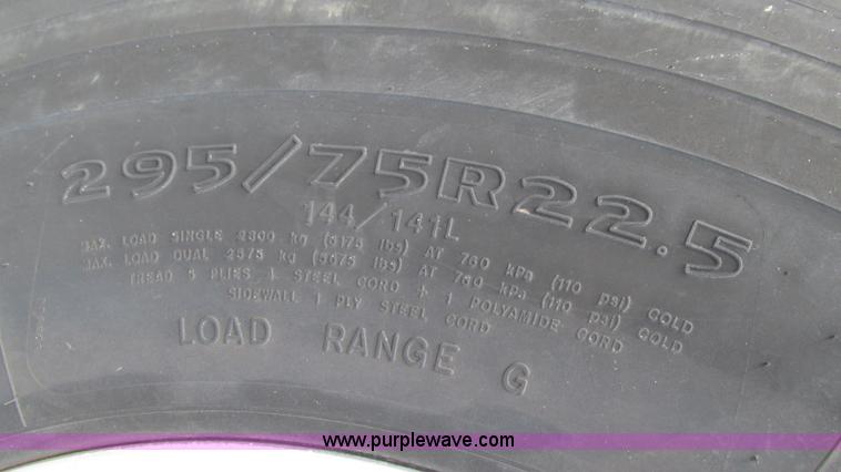 image for item L5267 1999 Peterbilt 377 semi truck