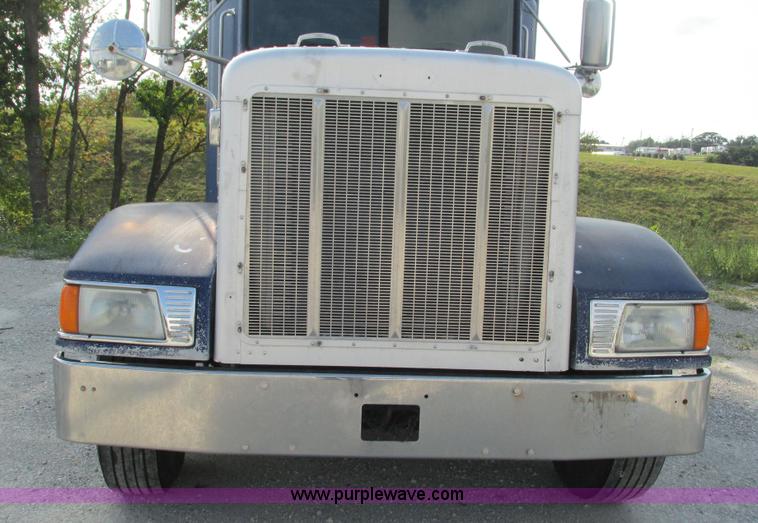 image for item L5267 1999 Peterbilt 377 semi truck