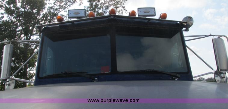 image for item L5267 1999 Peterbilt 377 semi truck