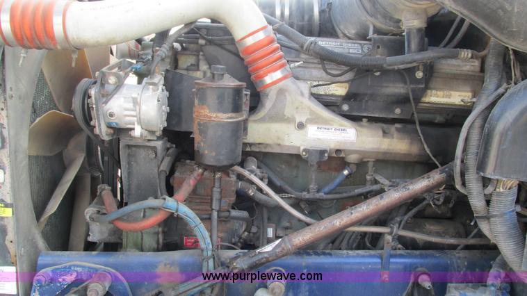 image for item L5267 1999 Peterbilt 377 semi truck