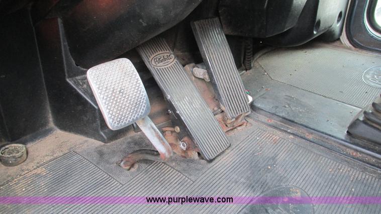 image for item L5267 1999 Peterbilt 377 semi truck