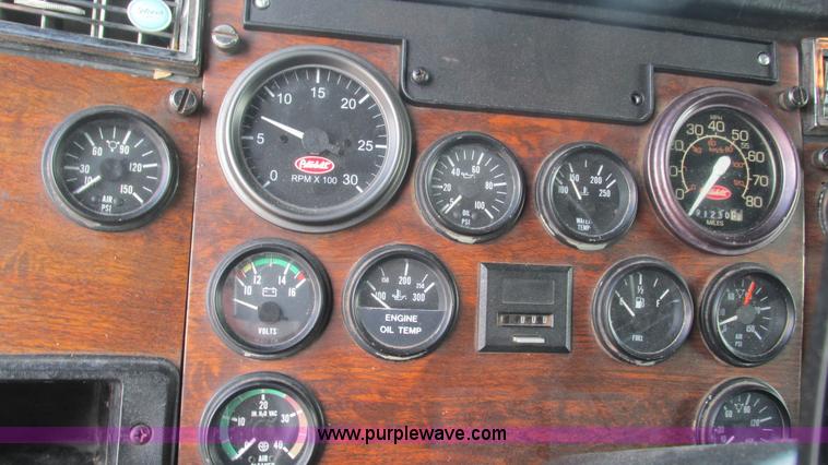 image for item L5267 1999 Peterbilt 377 semi truck