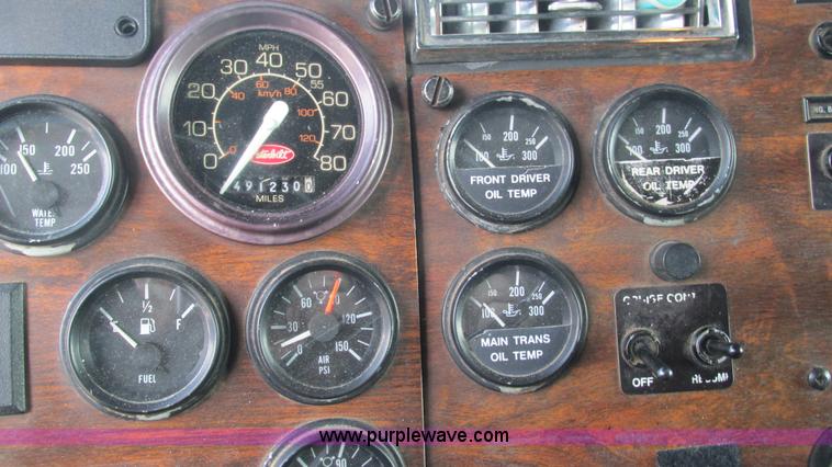 image for item L5267 1999 Peterbilt 377 semi truck