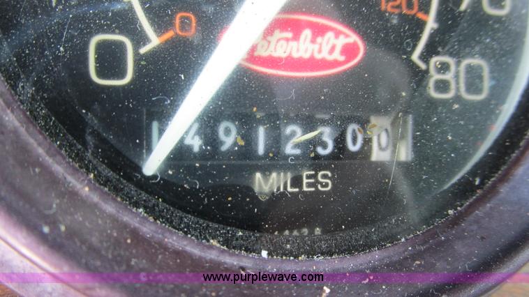 image for item L5267 1999 Peterbilt 377 semi truck