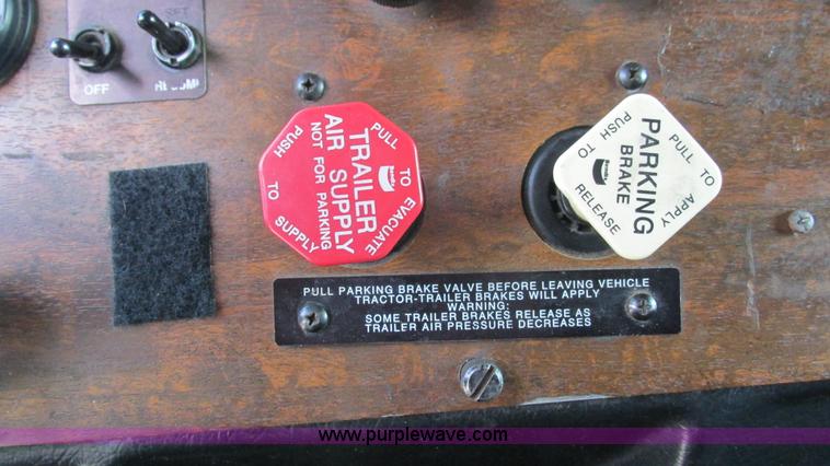 image for item L5267 1999 Peterbilt 377 semi truck