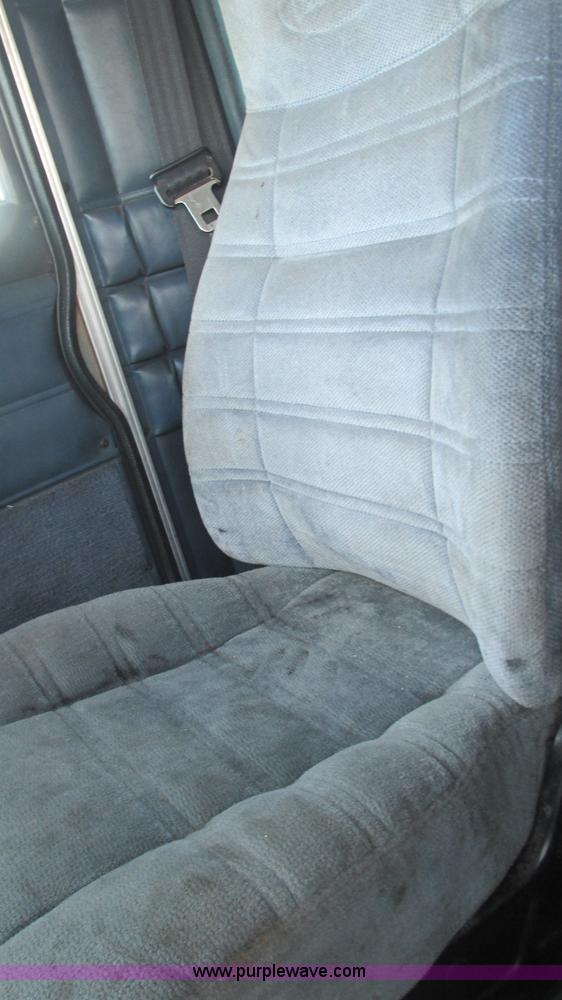 image for item L5267 1999 Peterbilt 377 semi truck