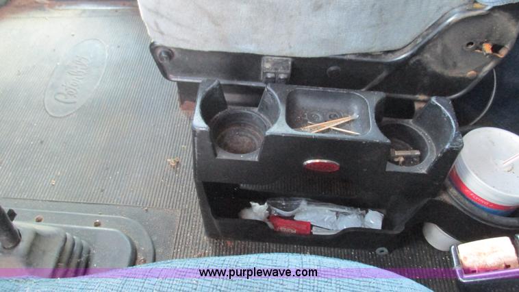 image for item L5267 1999 Peterbilt 377 semi truck