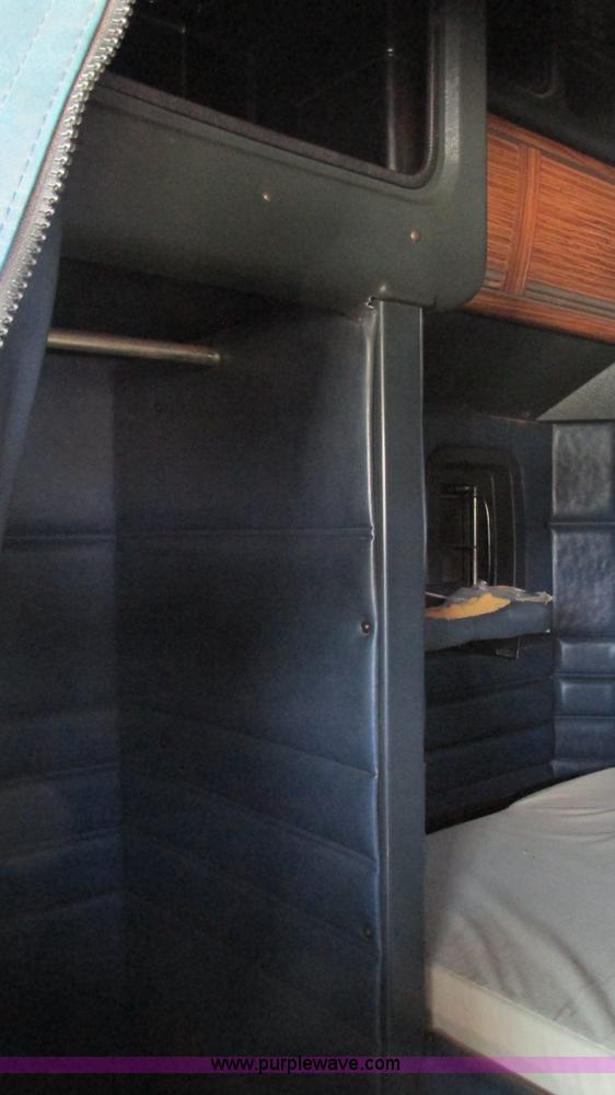 image for item L5267 1999 Peterbilt 377 semi truck