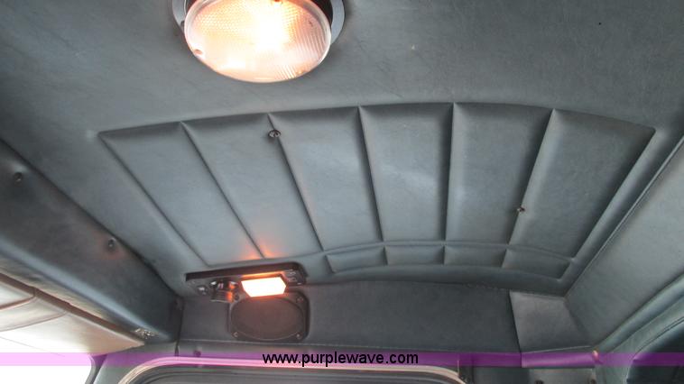 image for item L5267 1999 Peterbilt 377 semi truck