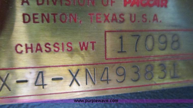 image for item L5267 1999 Peterbilt 377 semi truck