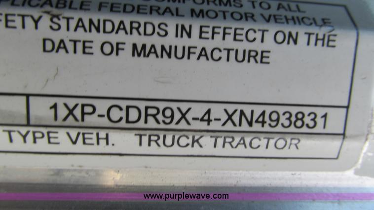 image for item L5267 1999 Peterbilt 377 semi truck