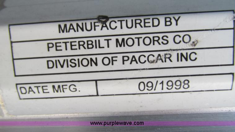 image for item L5267 1999 Peterbilt 377 semi truck