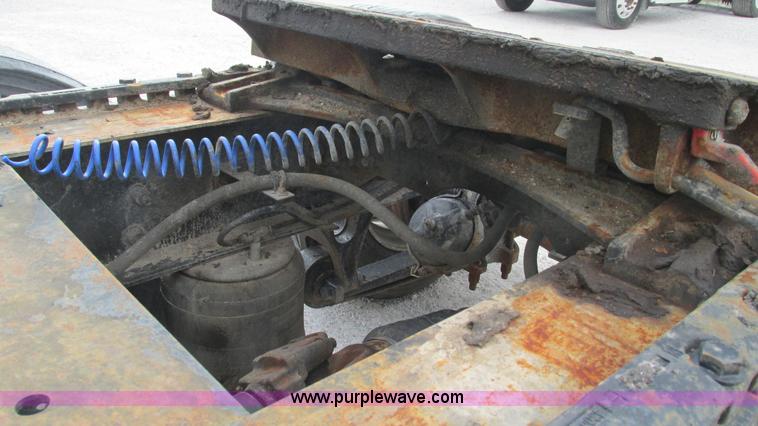 image for item L5268 2006 International 9400i semi truck