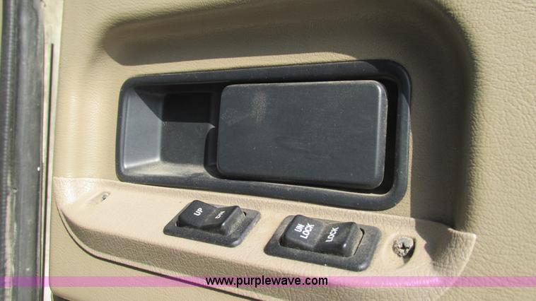 image for item L5268 2006 International 9400i semi truck