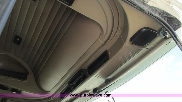 image for item L5268 2006 International 9400i semi truck