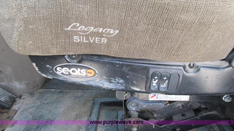 image for item L5268 2006 International 9400i semi truck