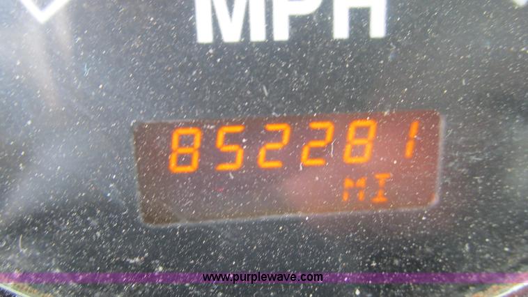 image for item L5268 2006 International 9400i semi truck