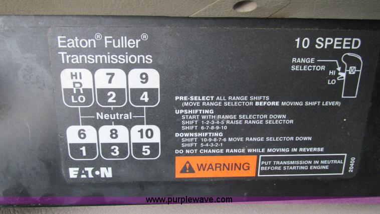 image for item L5268 2006 International 9400i semi truck