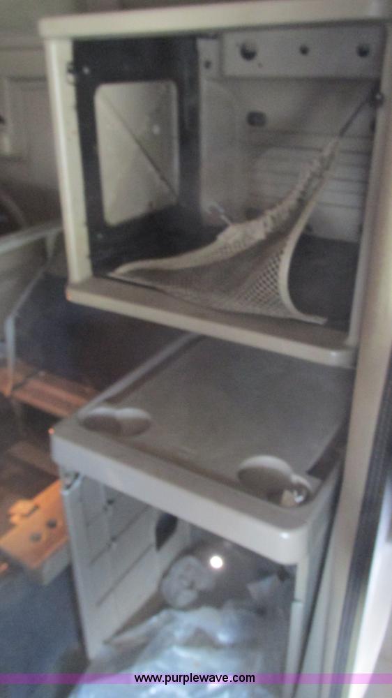 image for item L5268 2006 International 9400i semi truck