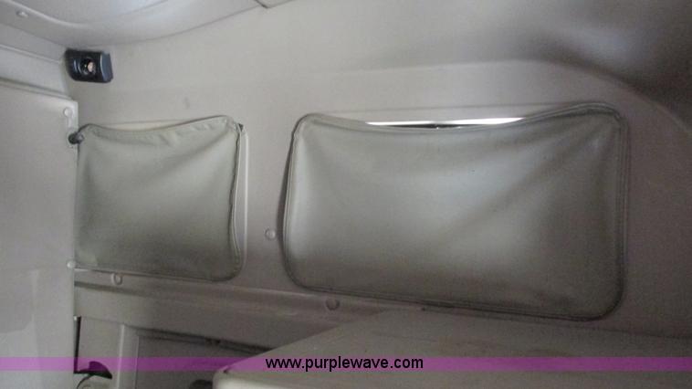 image for item L5268 2006 International 9400i semi truck