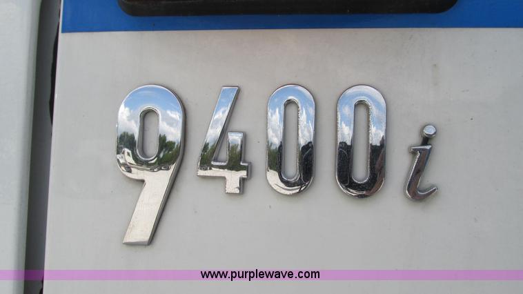 image for item L5269 2005 International 9400i semi truck