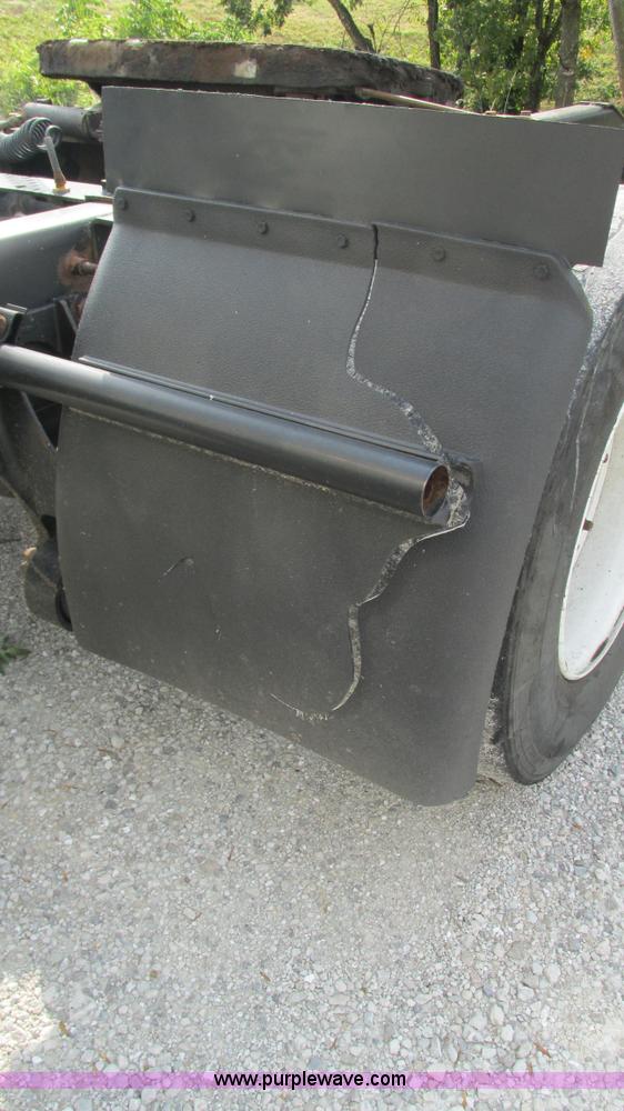 image for item L5269 2005 International 9400i semi truck