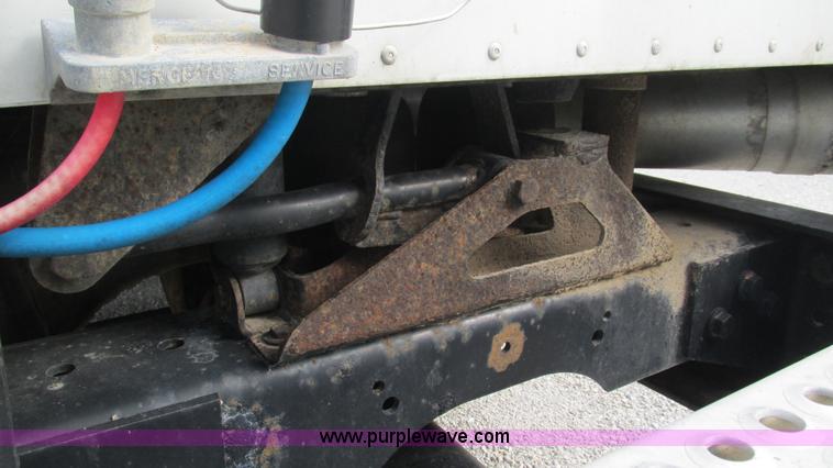 image for item L5269 2005 International 9400i semi truck