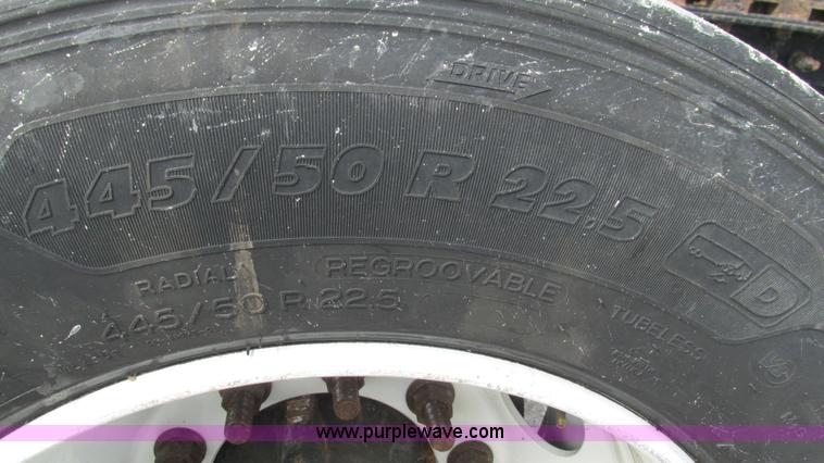 image for item L5269 2005 International 9400i semi truck