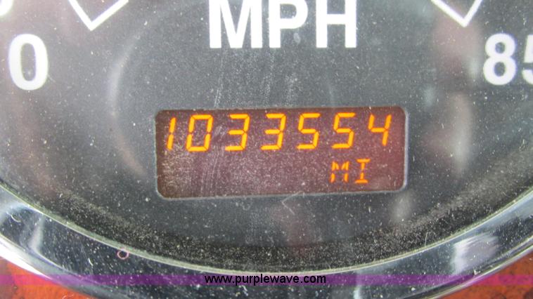 image for item L5269 2005 International 9400i semi truck