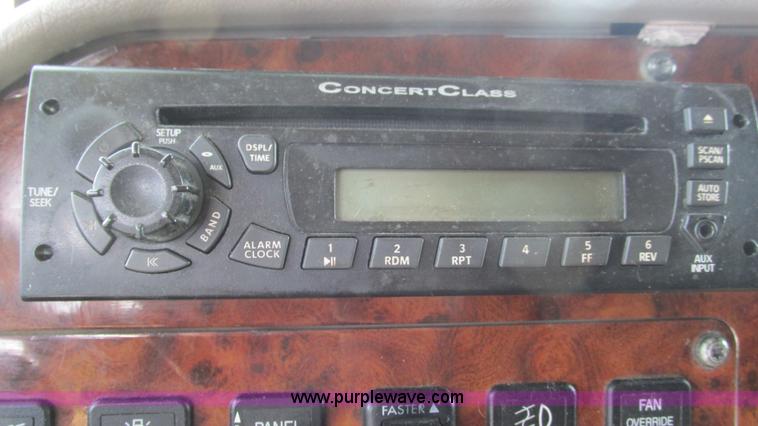 image for item L5269 2005 International 9400i semi truck