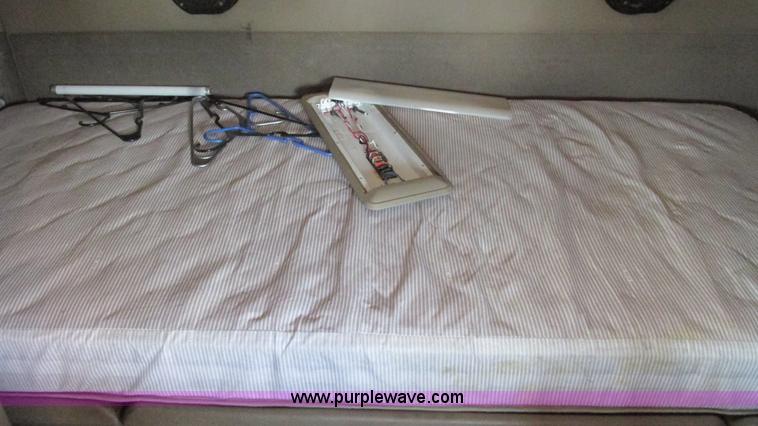 image for item L5269 2005 International 9400i semi truck