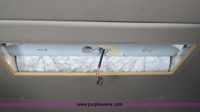 image for item L5269 2005 International 9400i semi truck