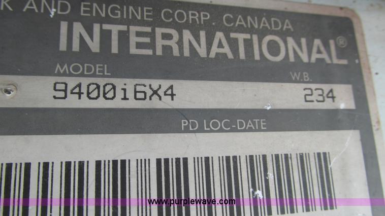 image for item L5269 2005 International 9400i semi truck
